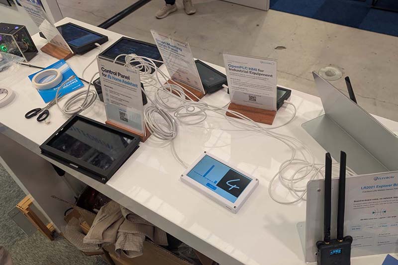 Meine MNIST-Demo am Elecrow-Stand