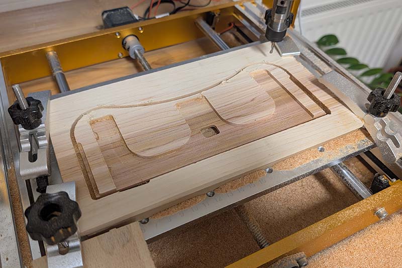 Seitenteil aus der CNC-Fräse