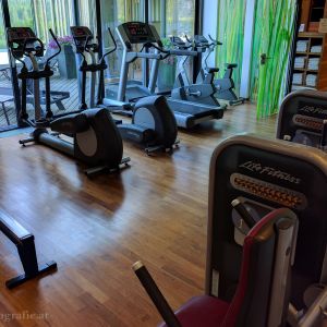 Der Fitnessraum mit Geräten