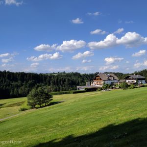 Blick auf das Hotel Schwarz Alm